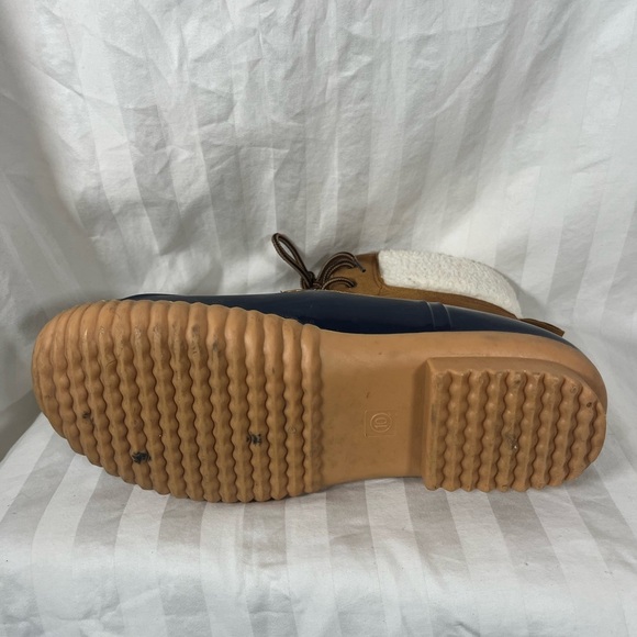 Women's Two-Tone Lace-Up Boots - Picture 13 of 14